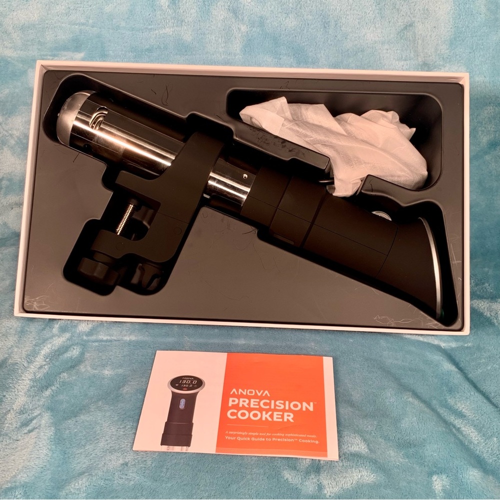 ANOVA Sous Vide Precision Cooker with Bluetooth 800 Watt NEW!! - Picture 9 of 12